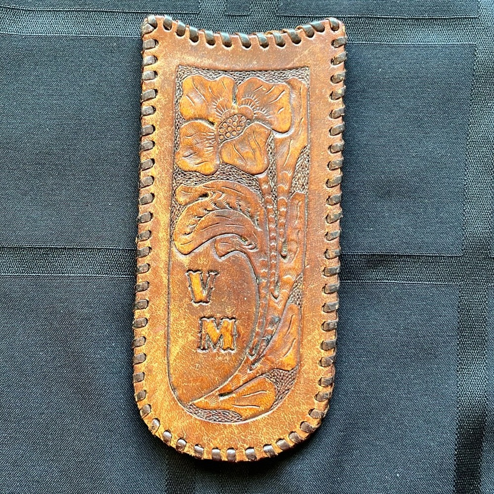 Vintage tooled reading glasses case